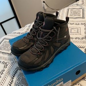 Men’s Columbia Grove Heights Hiking Boots - 7